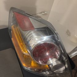 Nissan Altima 2012  Driver side Brake light