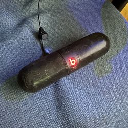 Beats Pill - (needs Battery read description)