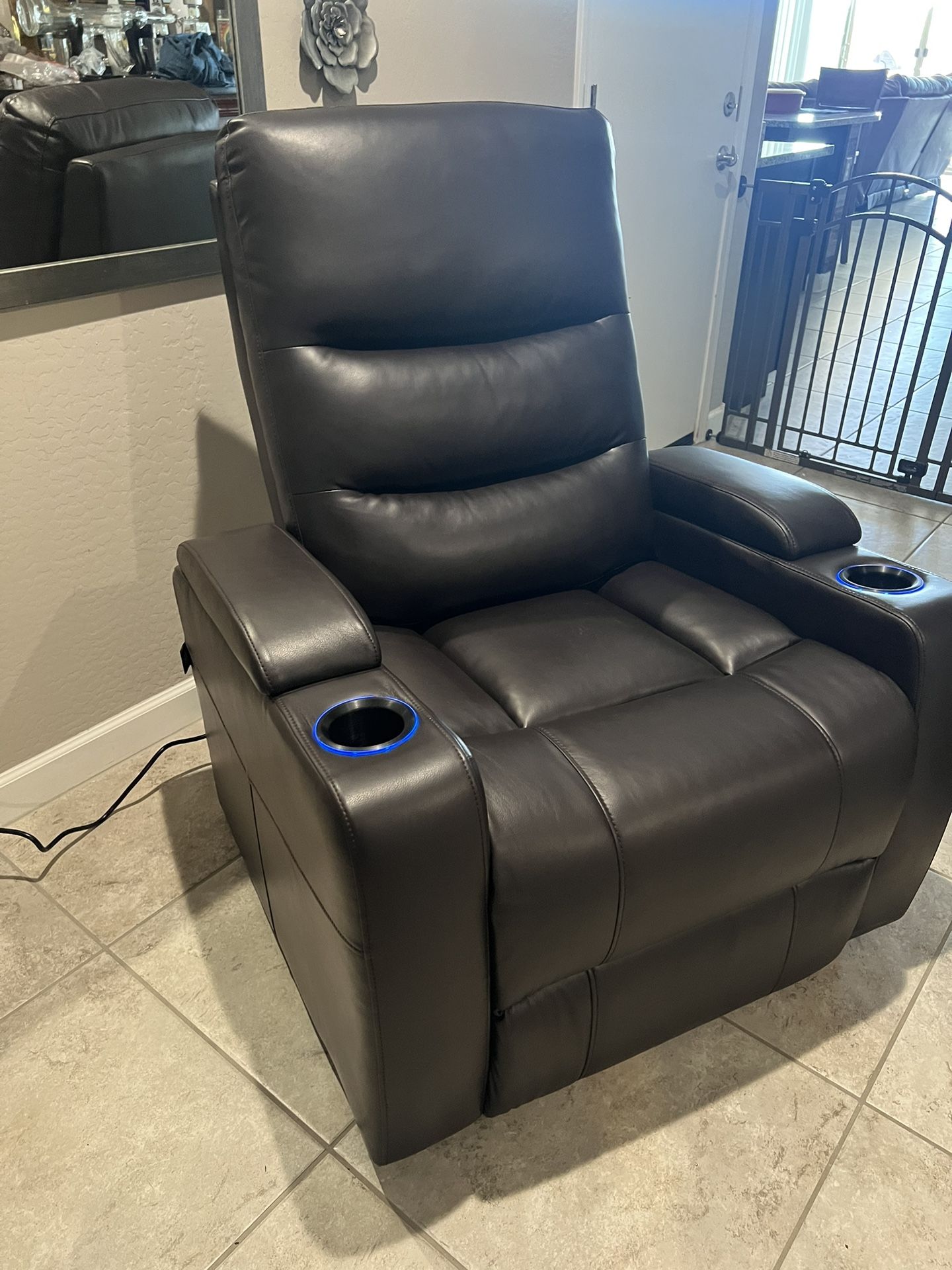 1 Brown Serta Home Theater Power Recliner, for Sale in Buckeye, AZ