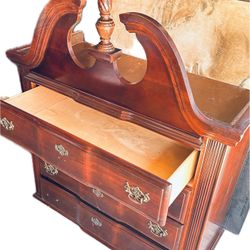 Cherrywood Dresser With 4 Drawers And Storage Top