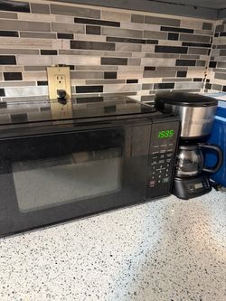 Air fryer , blender, microwave, & coffee pot