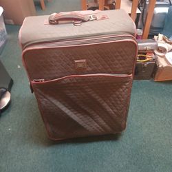 Liz Clayborne 3 Piece Luggage Set 