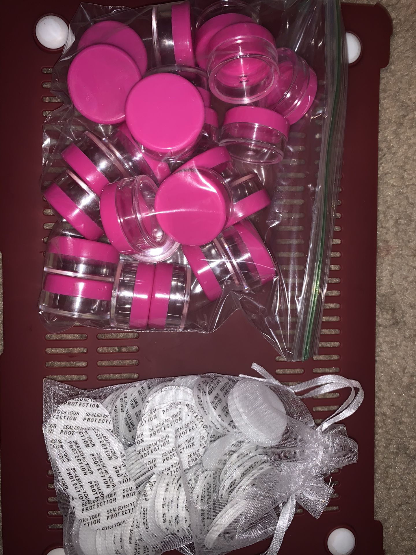 Small containers for lipglosses