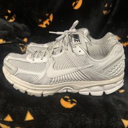 Nike Womens Zoom Volmero 5 Size 10