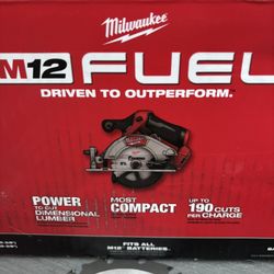 Milwaukee  M12 FUEL 5-3/8 Skill Saw