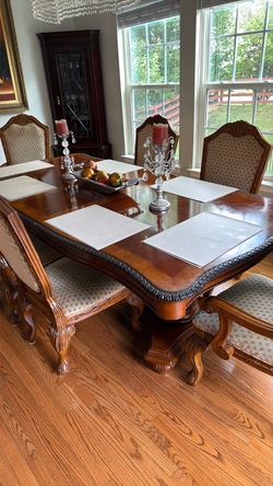Traditional Cedar Wood Dining Table with 6 Chairs