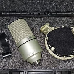 Large-Diaphragm Condenser Microphone MXL 990