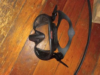Hollis scuba goggles