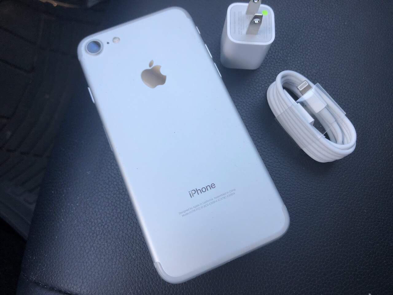 iPhone 7 just like NEW & FACTORY UNLOCKED