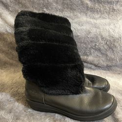 Woman's timberland kickadilla black Faux fur boots Size 7