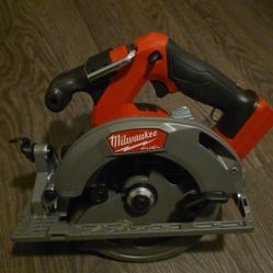 Milwaukee Skillsaw