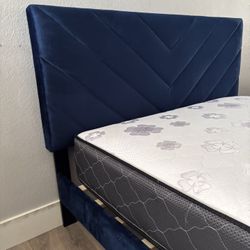Full Size Frame And Mattress