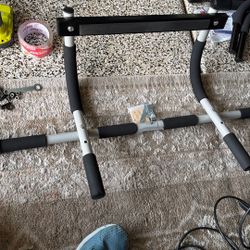 New And Assembled Pull Up Bar