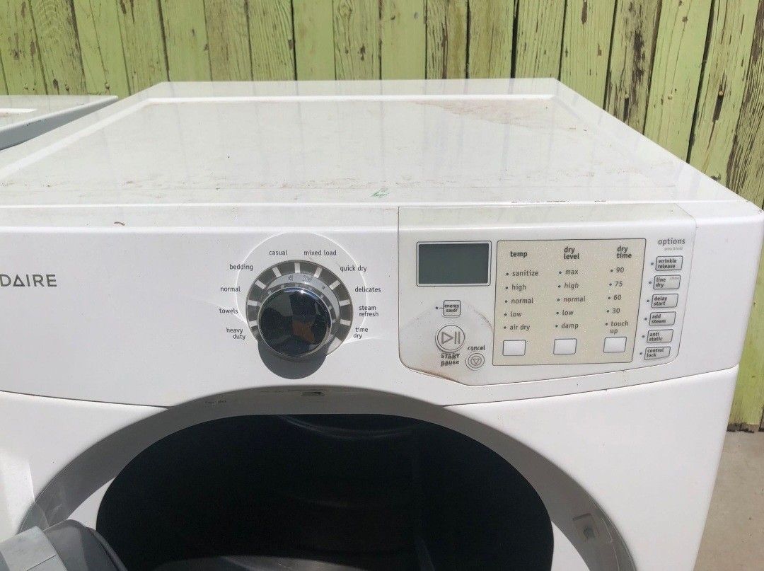 Frigidaire Dryer. 55