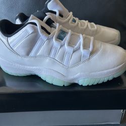 NEW Jordan 11 Low Legend Blue