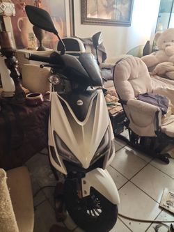 SPEKTRA ITALICA 50CC 1 OWNER 1 YEAR USED