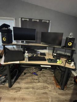 Studio / Gaming Desk