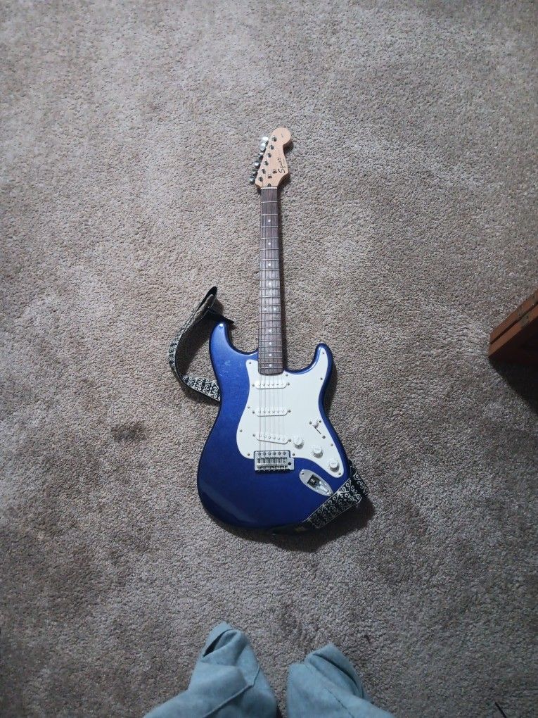 Squier Stratocaster - Metallic Blue