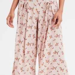 American Eagle Blush Floral Wideleg Capri Culottes