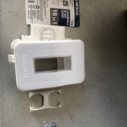 NEVER USED COMMERCIAL ELECTRIC 1-Gang Extra Duty Non-Metallic Low Profile While-In-Use Weatherproof Cover Horizontal/Vertical Receptacle Cover, White