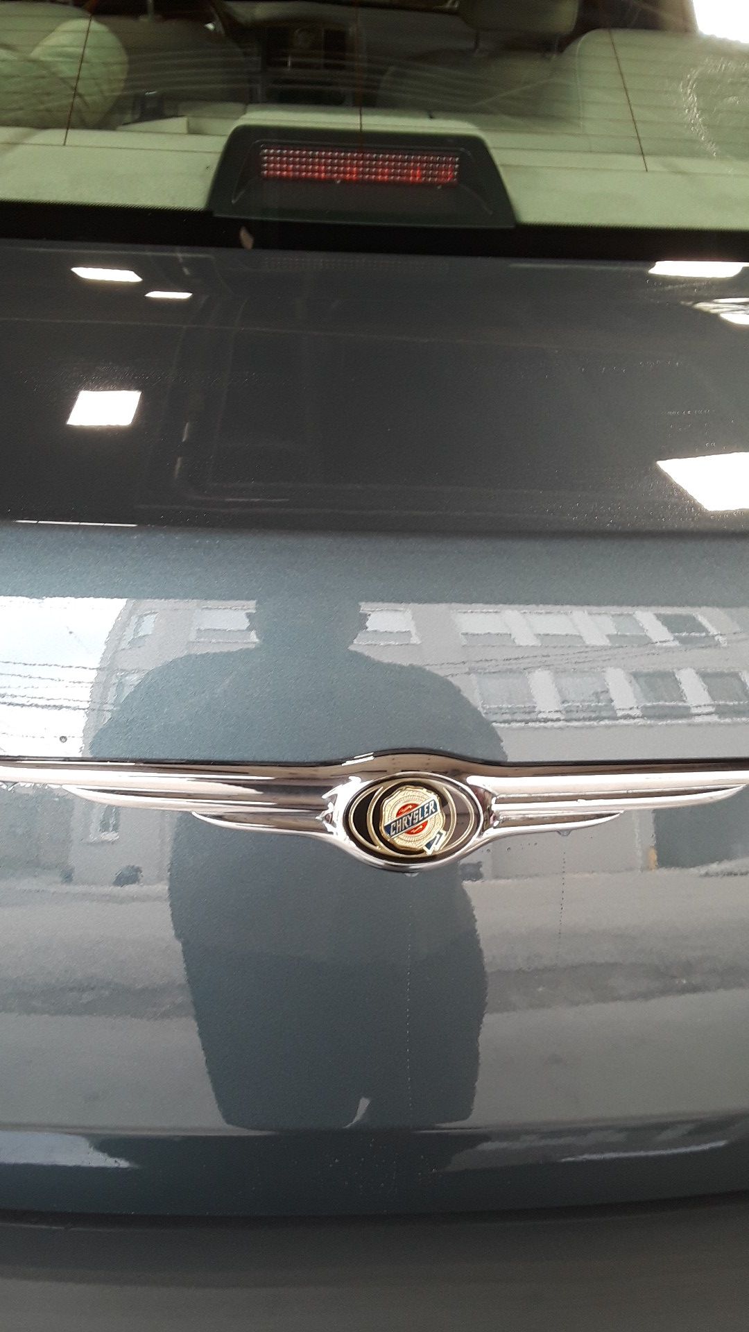Chrysler 300 emblem