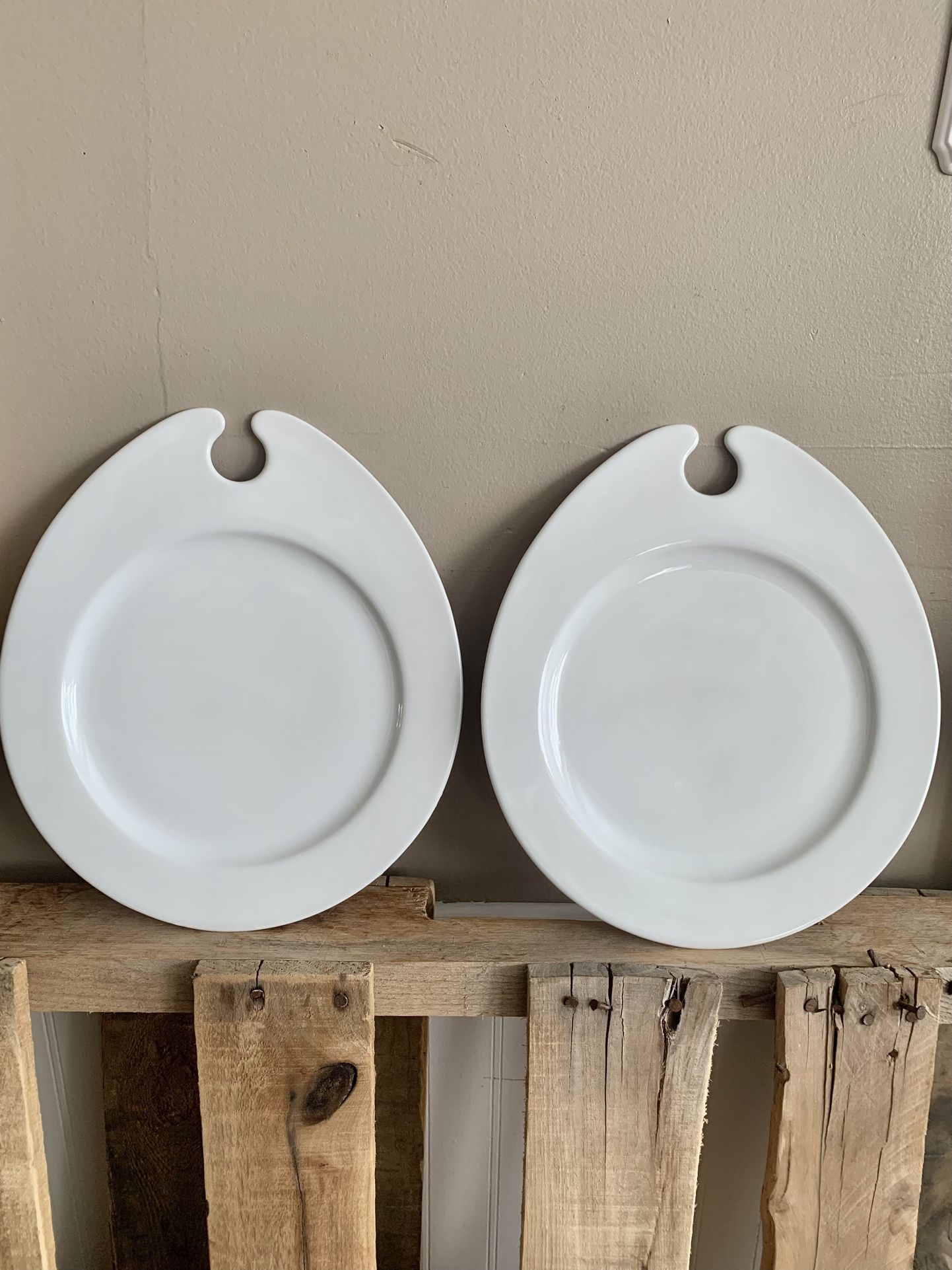 Crate & Barrel Oval Thumb Hold Plates - 6 Available