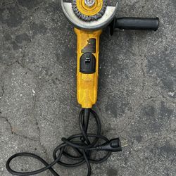 Dewalt Dwe412on 4 1/2” (115mm) Angle Grinder 120v AC/DC 9a 5/8” -11 50/60hz N12000/min (rpm)
