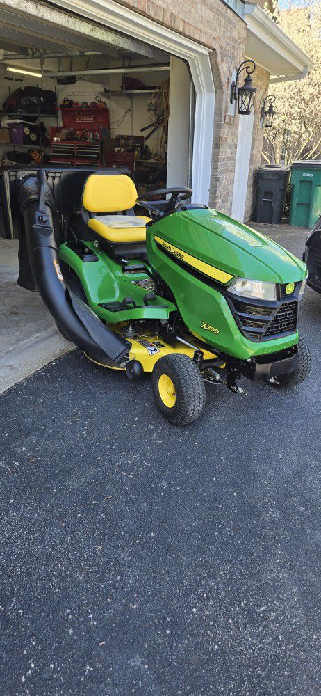 2014 John Deere X300 Garden Tractor . 42" deck With Bagger System. 18.5Hp V-Twin Kawasaki  154 Hours 