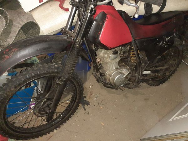 2001 honda xr200r dirt bike