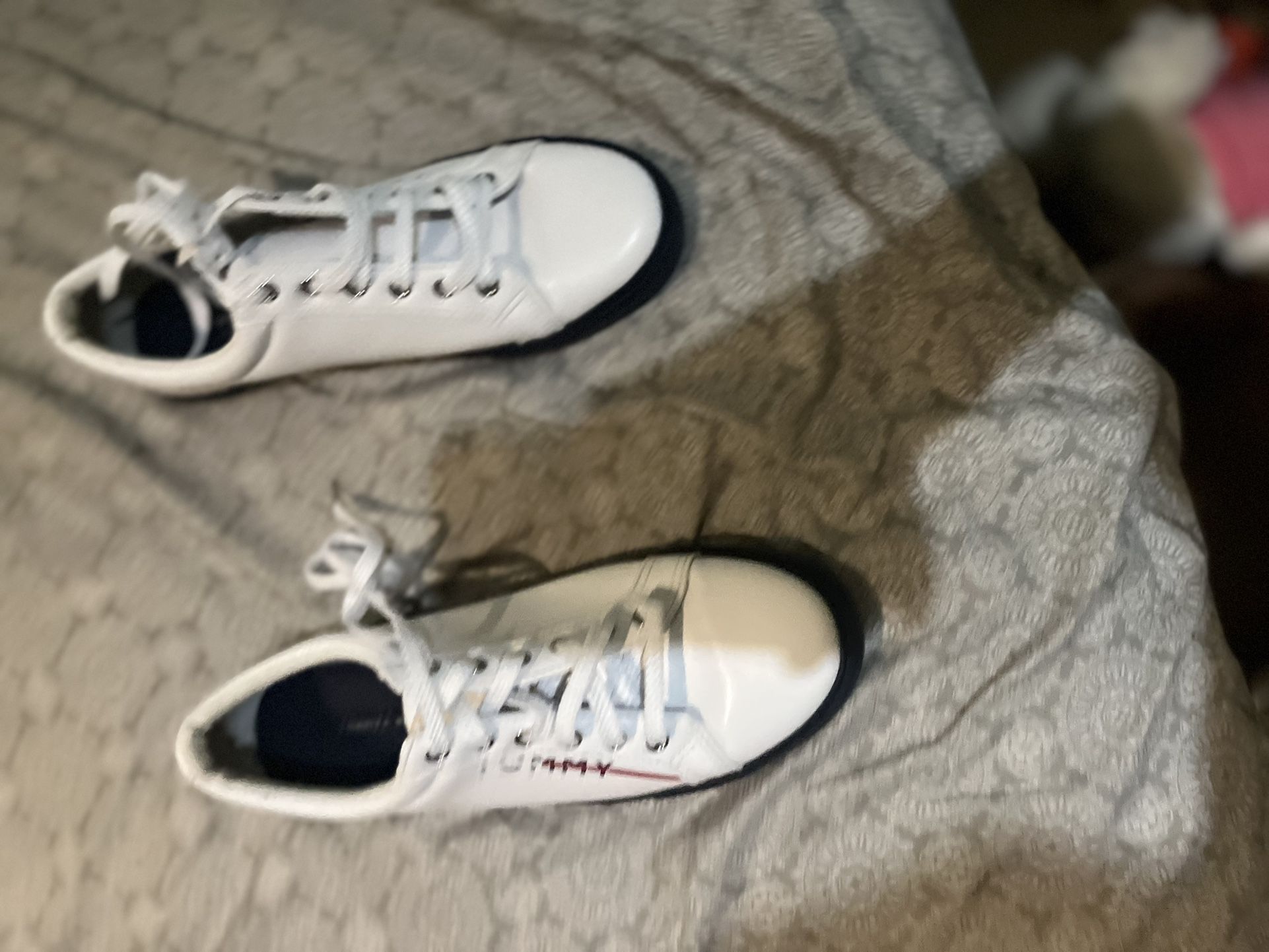 Womens Size 9 Tommy Hilfigure
