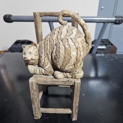 Cat Statue 