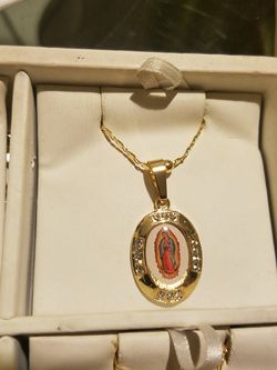 Cadena con dige de la virgen de guadalupe de oro laminado