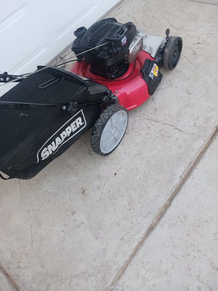 SNAPPER Self-Propelled Lawmower