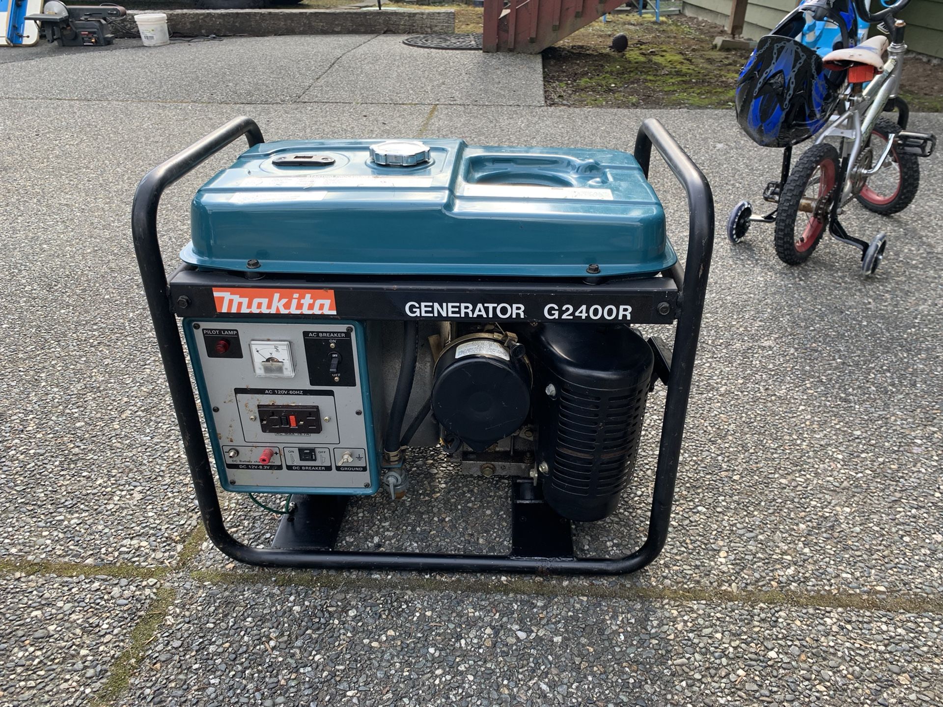 Makita G2400r Portable Generator