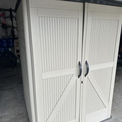 Rubbermaid Roughneck Vertical Storage Shed