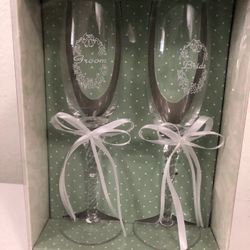 Bride & Groom Toasting Flutes 