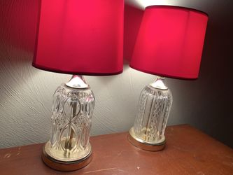 2 pink lamps
