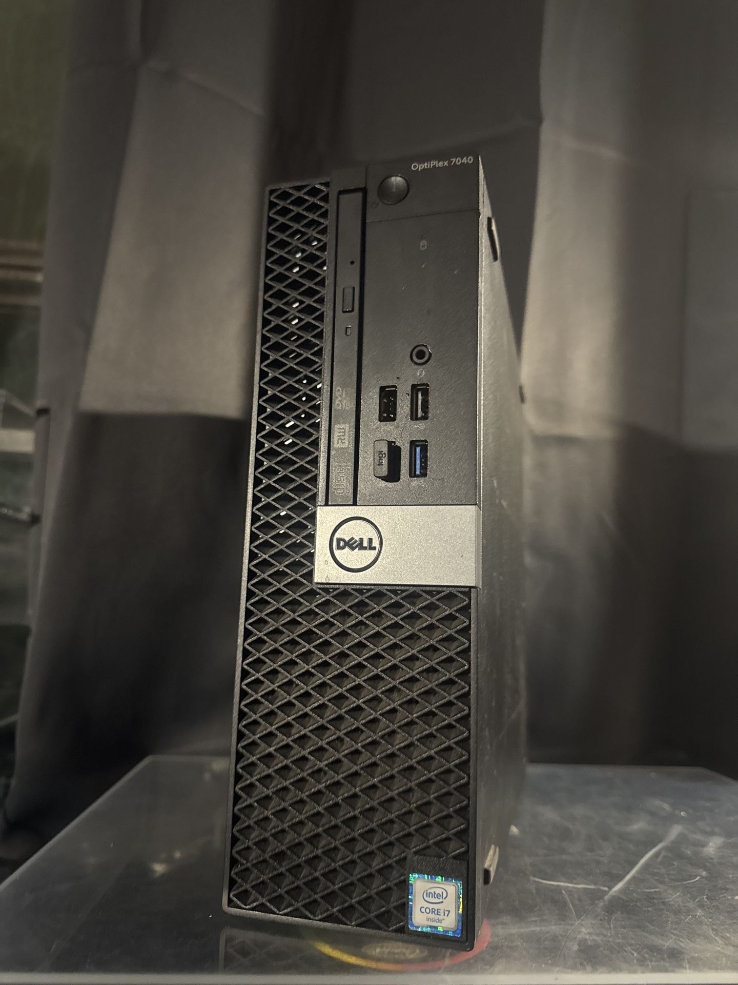 Dell OptiPlex 7040 - Intel i7, 32GB RAM, 512GB SSD + 1TB HDD, Radeon R5 Graphics