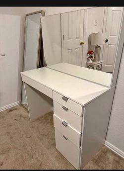 Vanity USED