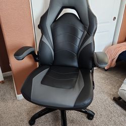 Gaming Chair - GREAT CONDITION!