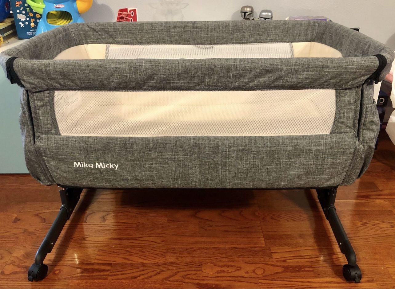 Mika Micky Bedside Portable Crib Bassinet
