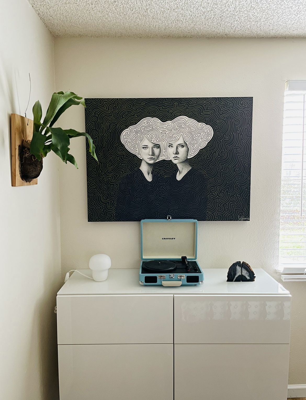 Modern GLOSSY White 4 drawer console / dresser