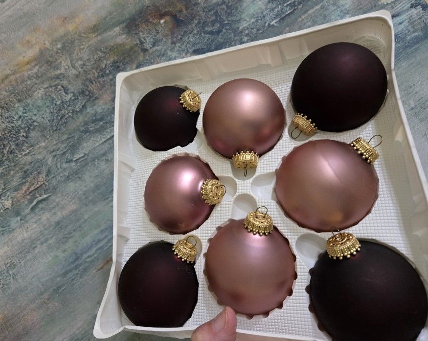 VINTAGE 48 GLASS ORNAMENTS BEAUTIFUL WINE & BLUSH 