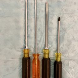 Stanley USA 4Pisces Screwdriver Set 66-095 5/16” Square Blade Vinyl Grip 13” Long Screwdriver, 65-903 #3. Pfillips Round Blade Screwdriver And 5/16” 