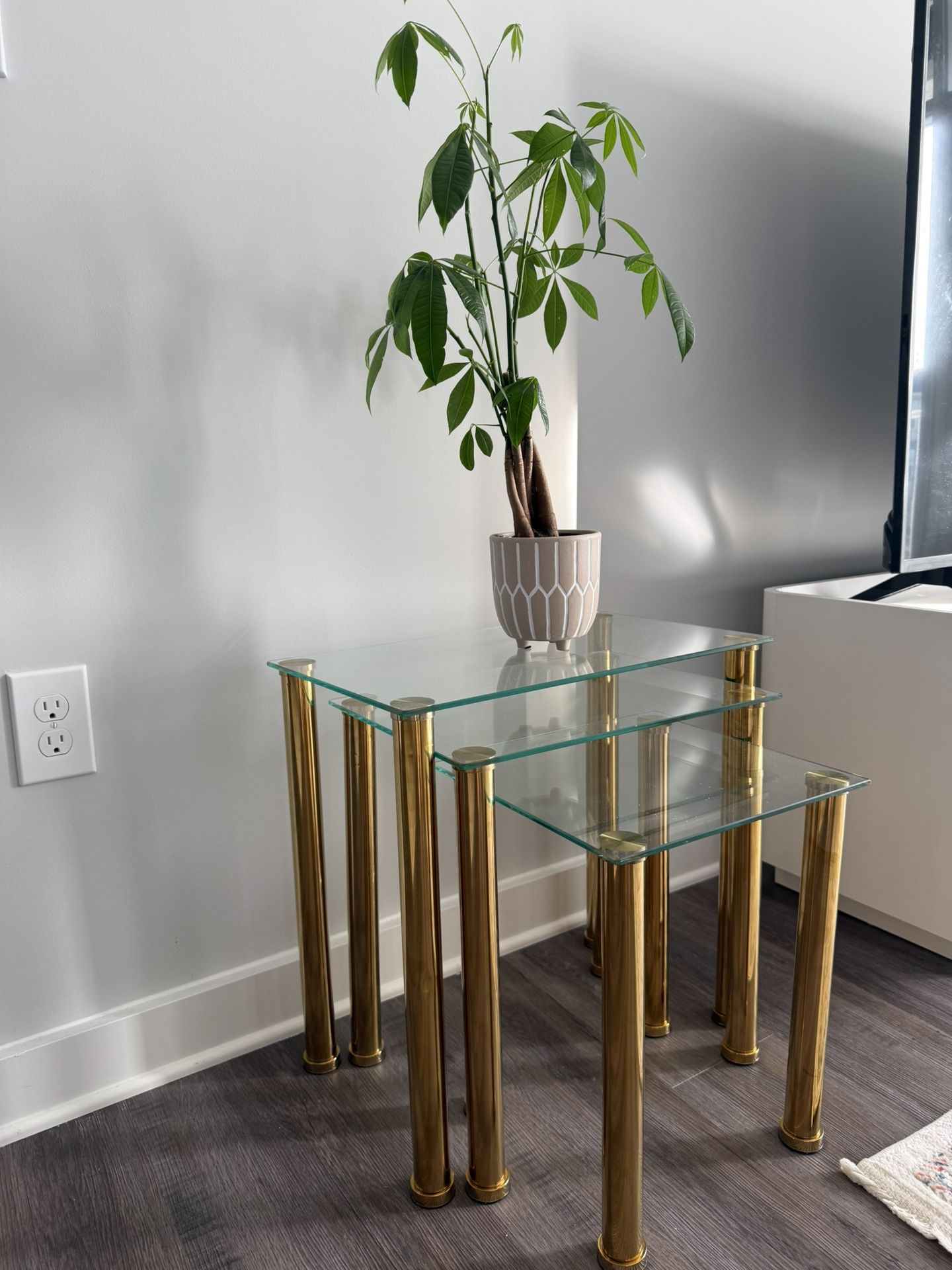 White TV Stand & 3- Piece glass Coffe Table Set For Sale