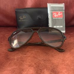 Nee Ray Ban Sunglasses in case 