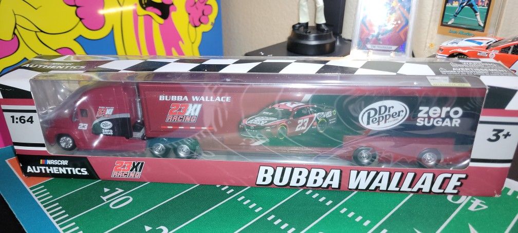 1/64 nascar diecast hauler ( Bubba Wallace)