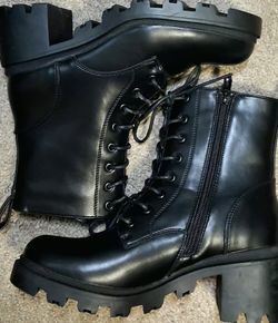 Women's Lace Up Combat Ankle Boots.  Size 7.5  $25