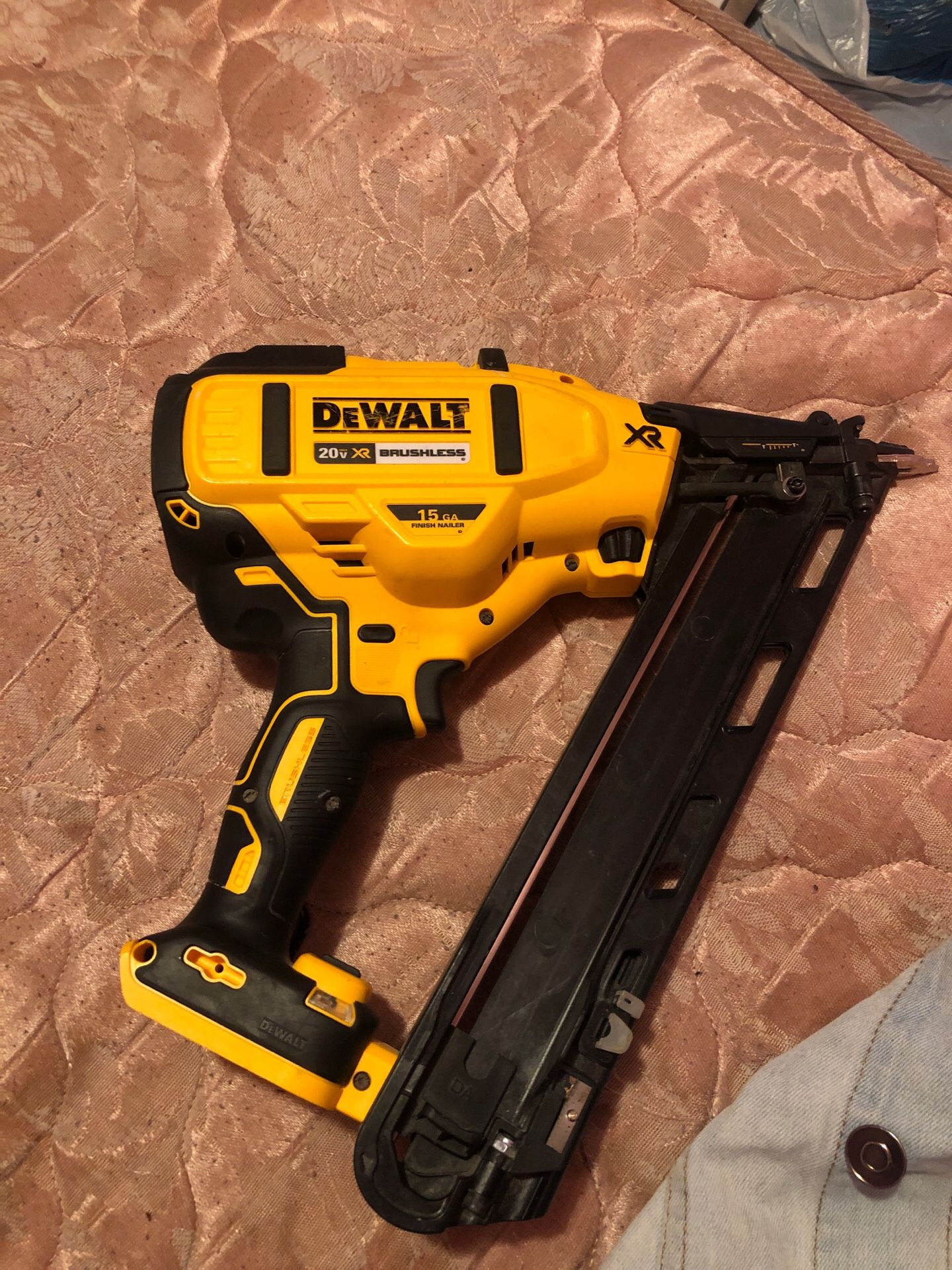 Dewalt finish nailer nail gun