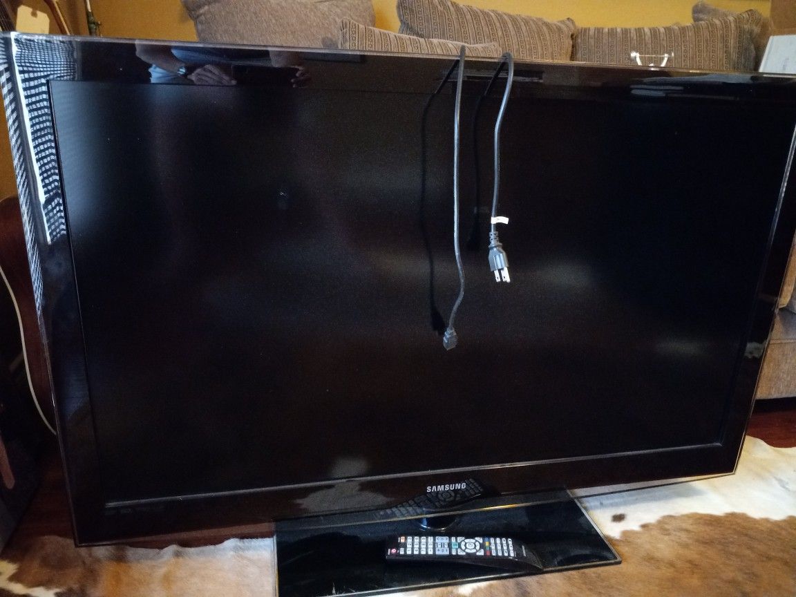 SAMSUNG - 46" SCREEN LCD TV - RESOLUTION 1920 x 1080